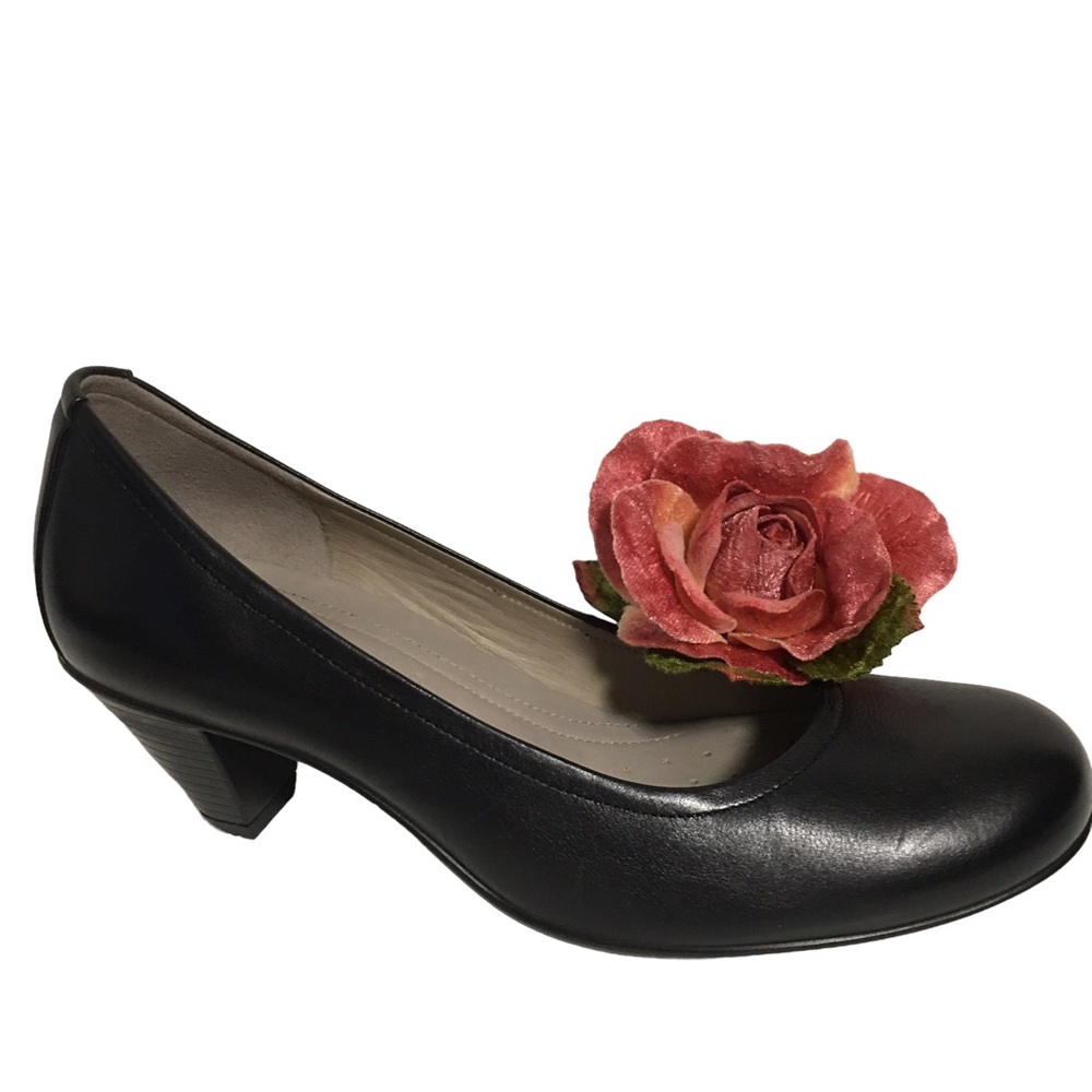 ECCO Classic Black leather round toe Pumps 38 7/7.5   2” heel   NWOT